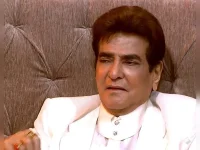 Jeetendra moved to tears, Dharmendra’s legacy fills Indian Idol.webp