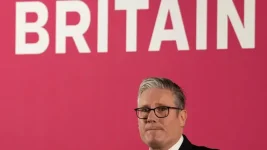 Starmer defends Reeves after Treasury-OBR clash over budget.webp