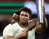Siya Kolisi celebrates Zachary Porthen’s Springbok debut.webp