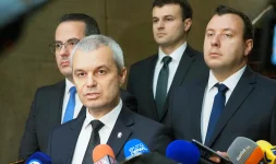 Kostadinov calls for protests until the government falls, elections held.webp
