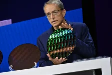 Pat Gelsinger jumps back in, betting big on EUV light.webp