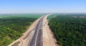 Ashanti youth cheer Mahama's expressway play, no doubts allowed.webp