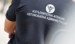 Auto Admin staff protest in Burgas, demand a 50% pay hike and equal wages.webp