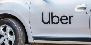 Dallas rolls out Uber robotaxis, drivers on standby.webp