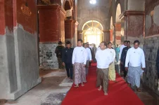 Min Aung Hlaing inspects quake-damaged temple repairs.webp