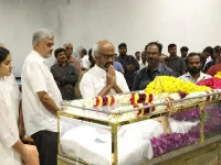 Rajinikanth hails AVM Saravanan as cinema’s true gentleman.webp