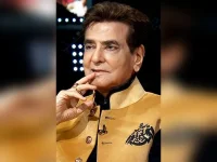 Jeetendra reveals Dharmendra and Manoj Kumar’s shirt-sharing bond.webp