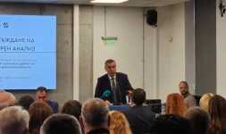 Farmers unite for market power, minister backs teamwork.webp