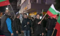 Protests spread as citizens demand change, patience thins.webp