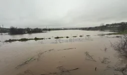 Dam bursts in Izvor, family evacuated as river swells.webp