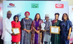 Media trailblazers shine at awards, rewriting the rules for women.webp