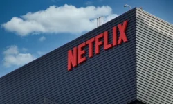 Netflix lawyers clinch $82B deal, rivals cry foul.webp