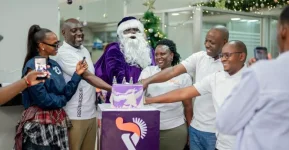 Pearl Bank unwraps Santa surprise, customers get festive cheer.webp