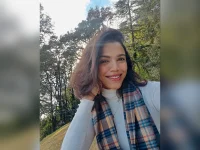 Shriya finds peace, hill sojourn glows with poetry.webp