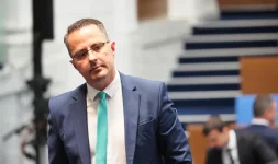 Vazrazhdane blasts budget, as debt fears take center stage.webp