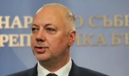 Parliament to vote on cabinet exit, no reset.webp