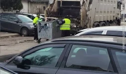 Lyulin gets garbage pickup back on track, the mayor owns up, and pitches in.webp