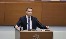 MPs oust cabinet in rowdy session, parliament turns into a roast.webp