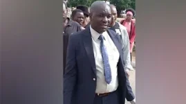 Fraudster councillor dodges jail, pays for fake bays.webp