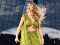Taylor Swift freaks out over headless banana post-surgery.webp