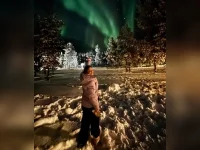Shefali Shah chases auroras, skips seat next to hubby.webp