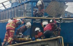 Johor firefighters probe burning SUV linked to crane collapse.webp