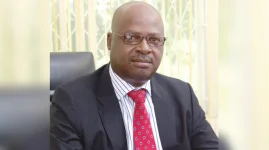 OK Zimbabwe sinks deeper, shelves stay bare.webp