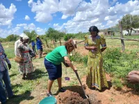 Bulilima plants 100 trees, backs forest guardians.webp