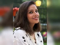 Bipasha Basu lives her best French girl life, snapped by hubby.webp