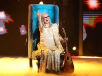 Zeenat Aman dances back to Dum Maaro Dum on Idol.webp