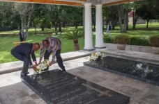 Uhuru honors Moi, cements Kenya's political dynasty ties.webp