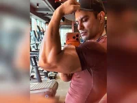 Kunal flexes arms, not dad skills, in Single Papa.webp