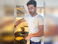 Vivek flips eggs, Divyanka calls him her dream chef.webp