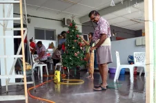 Floods fade, evacuees trickle back home.webp