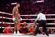 Joshua smashes Paul’s jaw, ends hype with brutal KO.webp