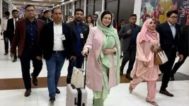 Zubaida Rahman flies back to London after mom’s recovery.webp