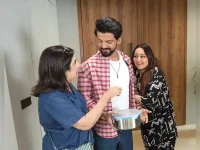 Sonakshi spills tea on parents' meet-cute at Huma's pad.webp