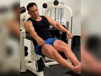 Salman’s 60 and shredded, gym selfies say happy birthday to him.webp