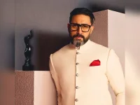 Abhishek Bachchan calls hairstylist Aalim family, not just a genius.webp