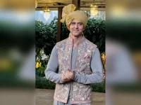 Hrithik Roshan skips Saba Azad at cousin’s wedding, arrives solo in style.webp