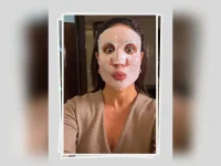 Kareena Kapoor Khan masks up, saag still on hold.webp