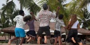Siya Kolisi swaps stadiums for sibling hugs this Christmas.webp