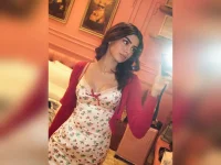Khushi Kapoor devours bread pudding, skips regrets.webp