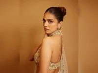 Malavika calls Vijay a friend, fans out loud.webp