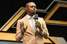 Phaneroo books cheap flights for prayer crowd.webp