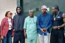 Burna-Boy-VDM-visit-Kirikiri-maximum-security-custodial-centre-510x340.webp