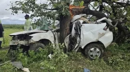 Doctor and wife die in crash, Plumtree hospital left grieving.webp