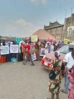 Ibadan residents protest demolition of historic primary school.webp