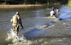 SANDF soldier stabbed fending off 1,174 border crossers.webp