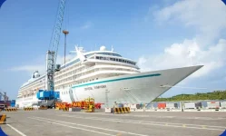 Crystal Symphony docks, 516 rich tourists hit Dar for safari flex.webp